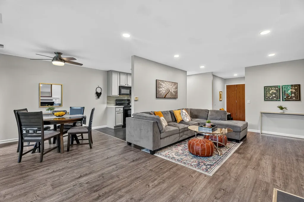 5900 Oakwood Drive Lisle IL 60532