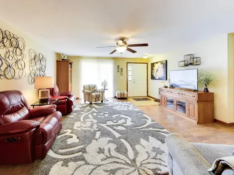5311 Glenbrook Trail Mchenry IL 60050
