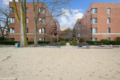 1224 West Chase Avenue Chicago IL 60626