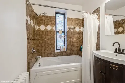 1224 West Chase Avenue Chicago IL 60626