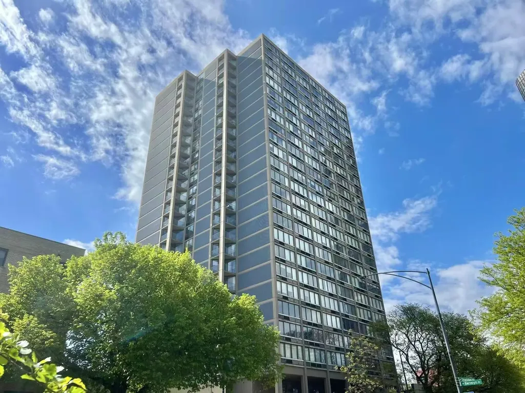 5320 North Sheridan Road Chicago IL 60640