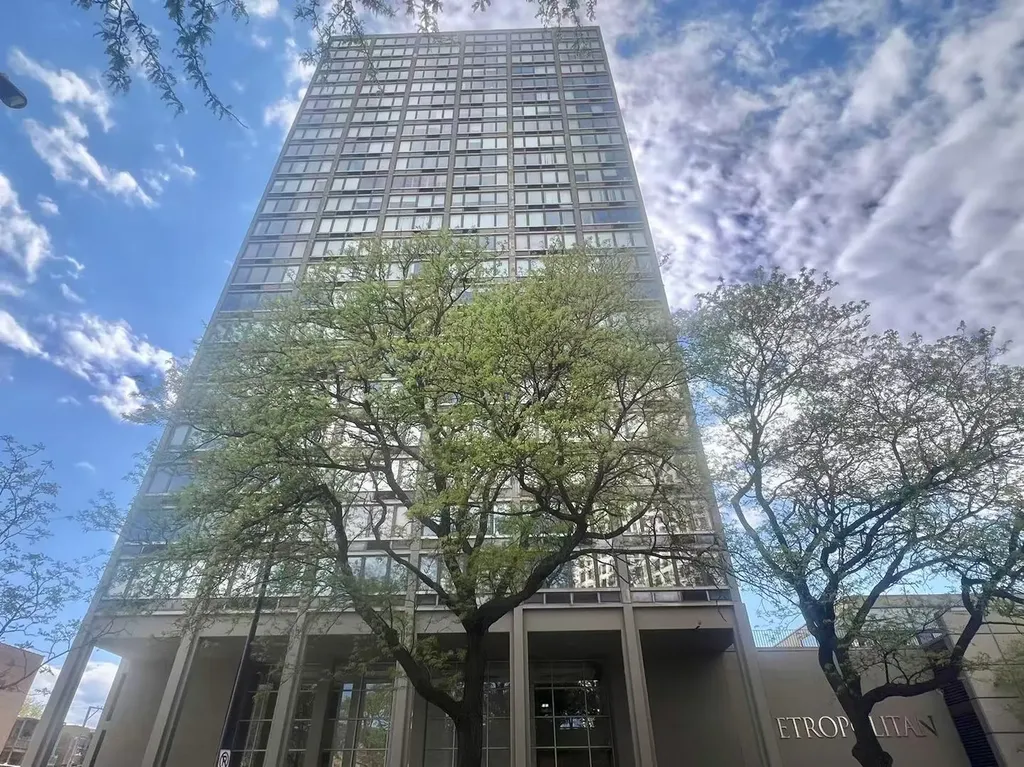 5320 North Sheridan Road Chicago IL 60640