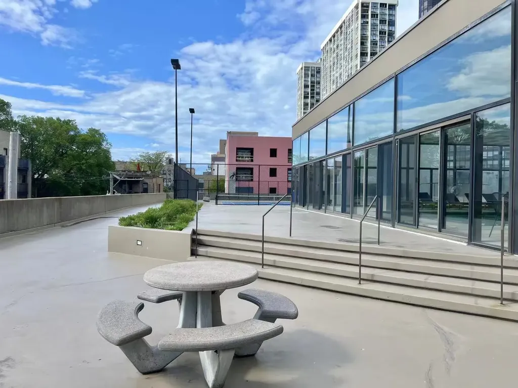 5320 North Sheridan Road Chicago IL 60640
