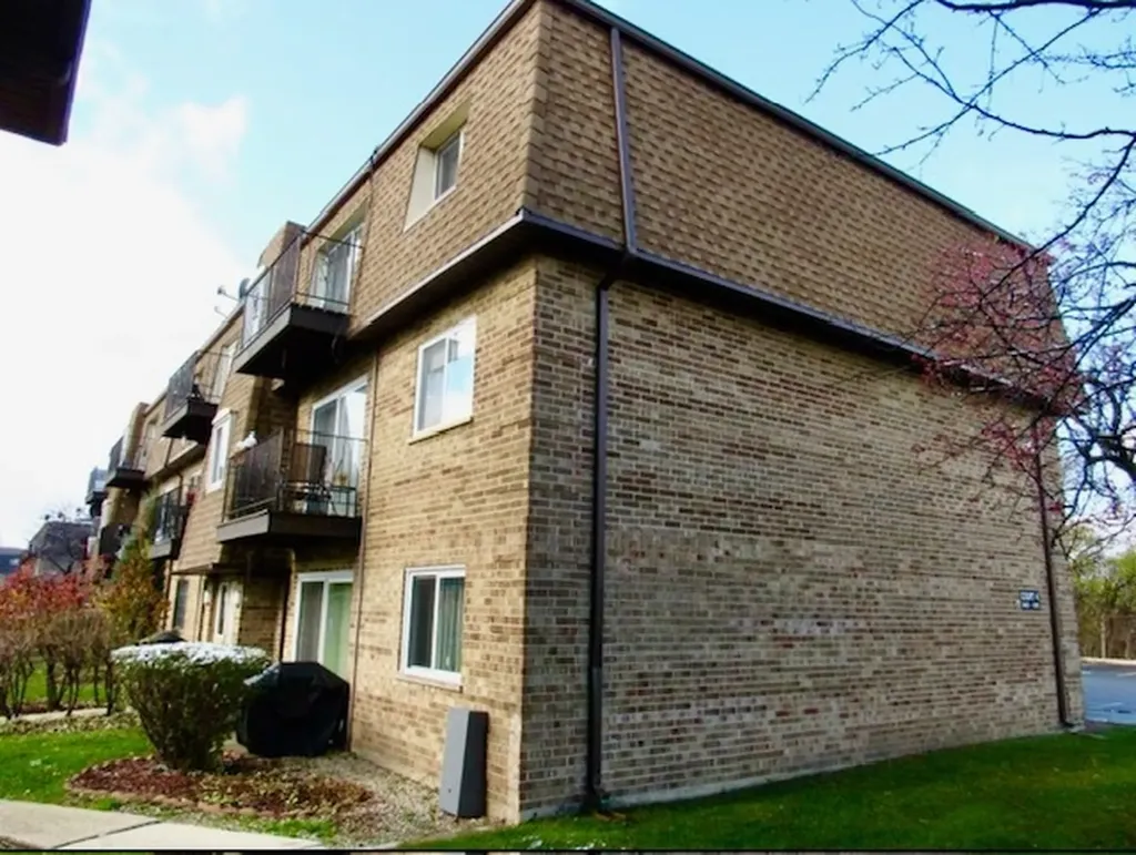 9481 Bay Colony Drive Des Plaines IL 60016