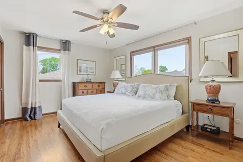 1308 East Thayer Street Mount Prospect IL 60056