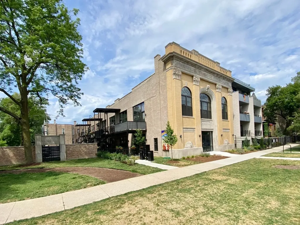 3228 West Palmer Street Chicago IL 60647
