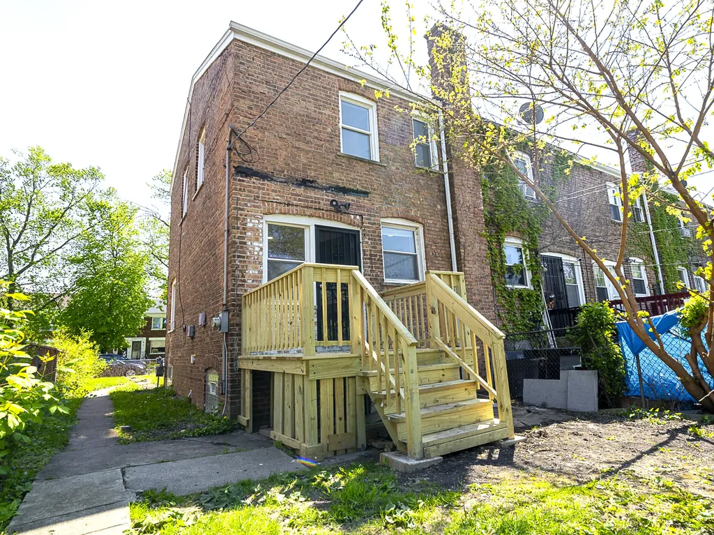 734 East 105th Street Chicago IL 60628