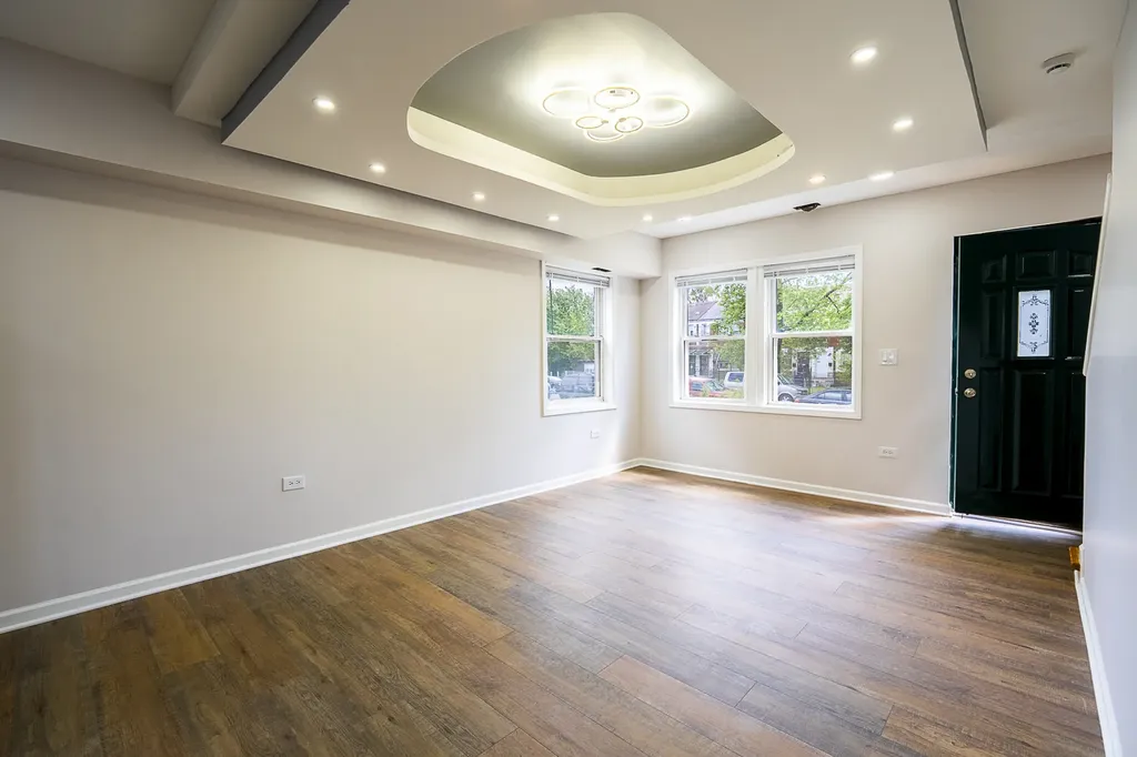 734 East 105th Street Chicago IL 60628