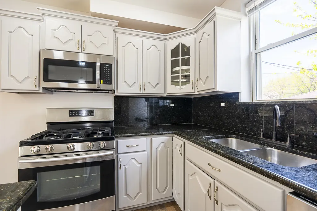 734 East 105th Street Chicago IL 60628
