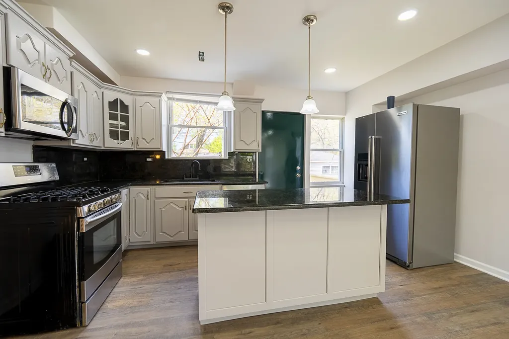 734 East 105th Street Chicago IL 60628