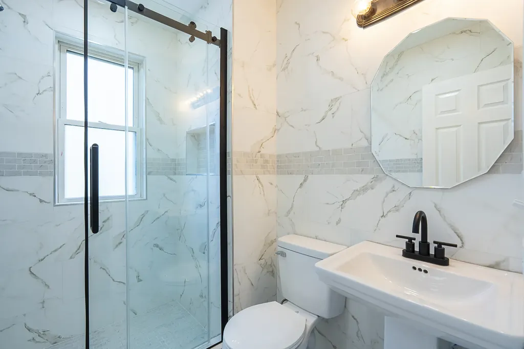 734 East 105th Street Chicago IL 60628