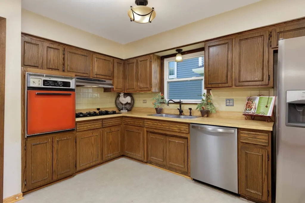1403 East Lowden Avenue Wheaton IL 60189