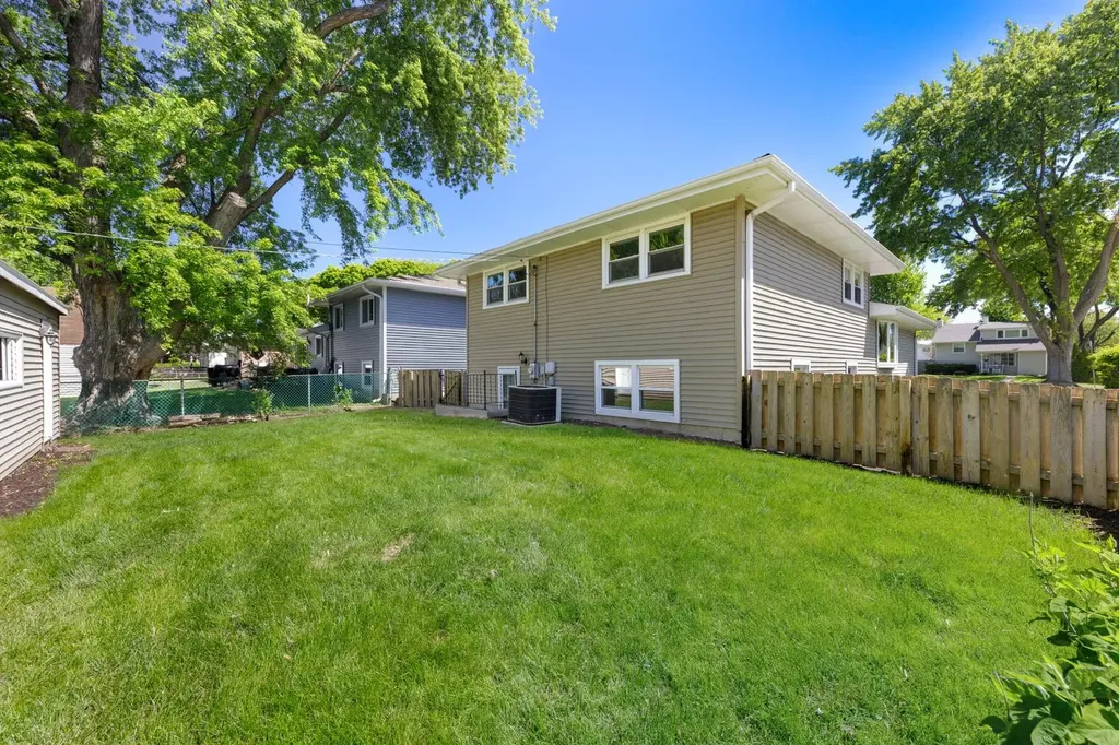 1403 East Lowden Avenue Wheaton IL 60189