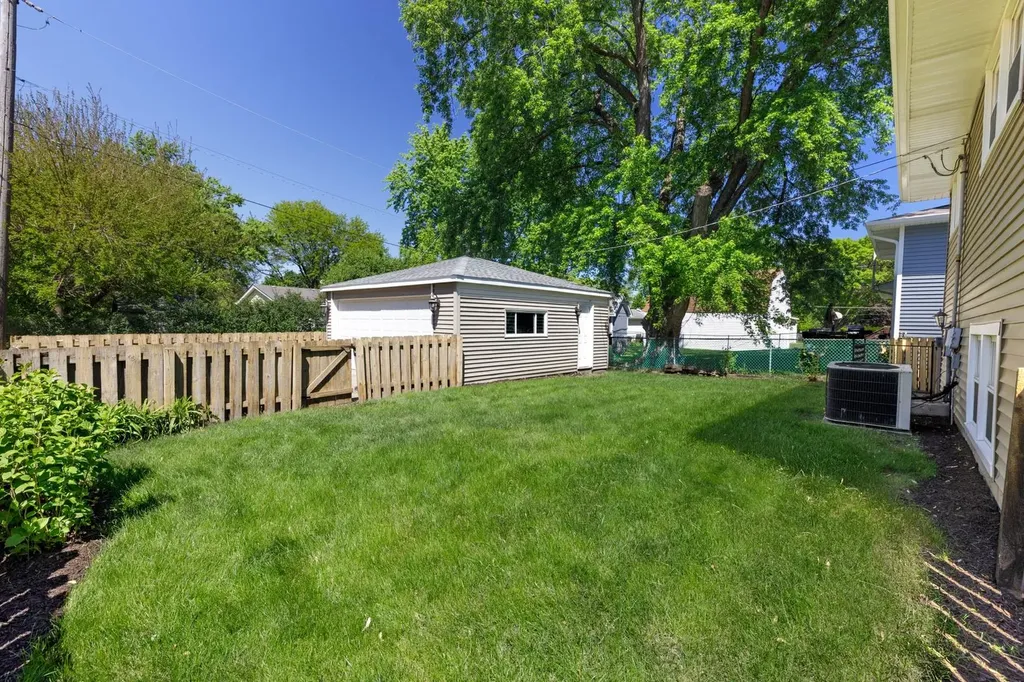 1403 East Lowden Avenue Wheaton IL 60189