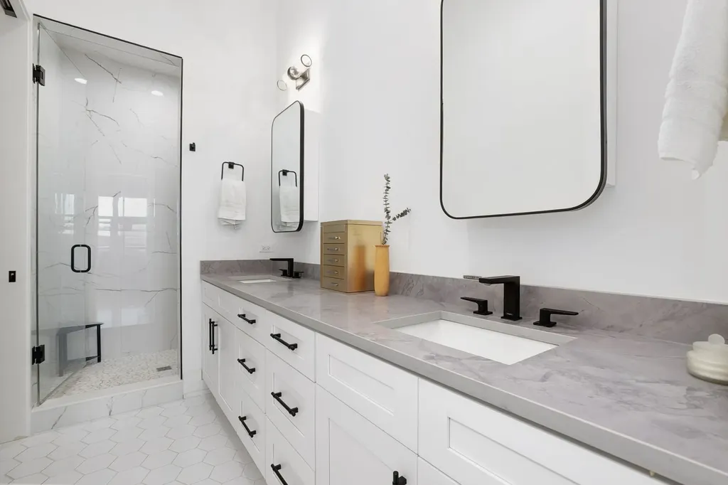 4405 North Richmond Street Chicago IL 60625