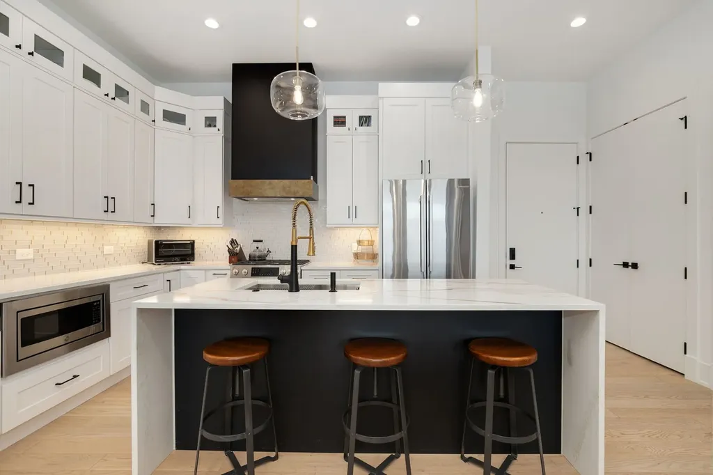 4405 North Richmond Street Chicago IL 60625