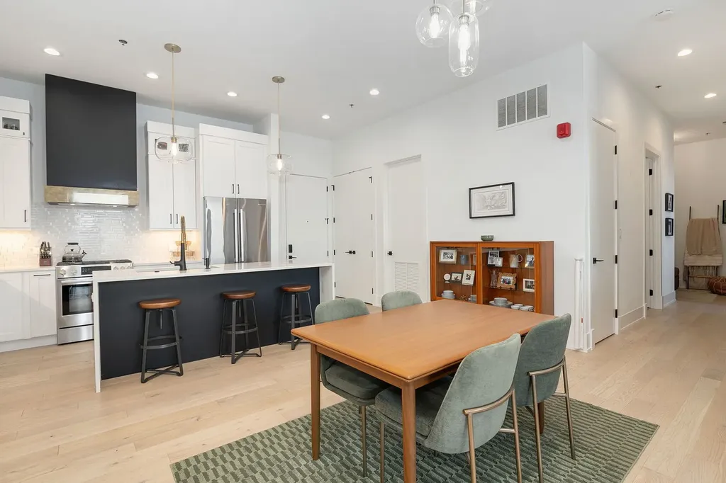 4405 North Richmond Street Chicago IL 60625