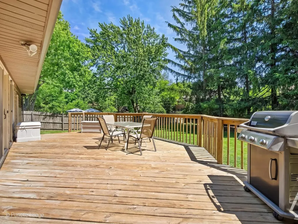 375 West Woodworth Place Roselle IL 60172