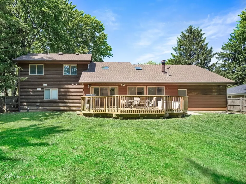 375 West Woodworth Place Roselle IL 60172
