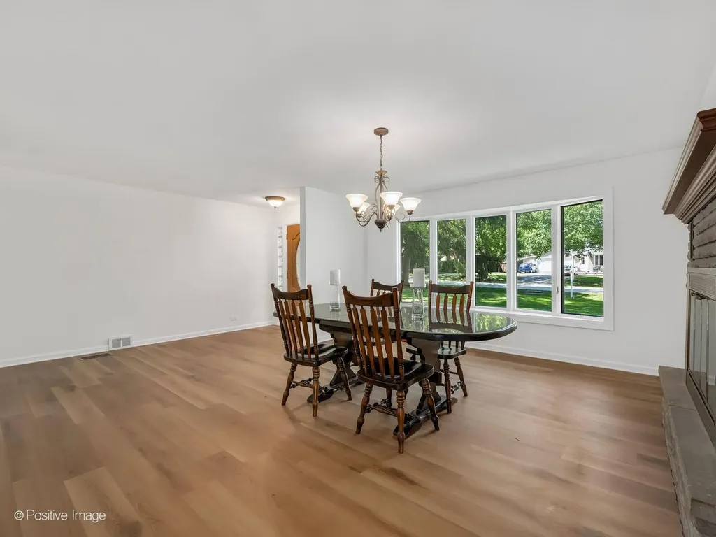 375 West Woodworth Place Roselle IL 60172