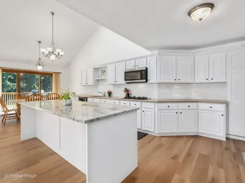 375 West Woodworth Place Roselle IL 60172