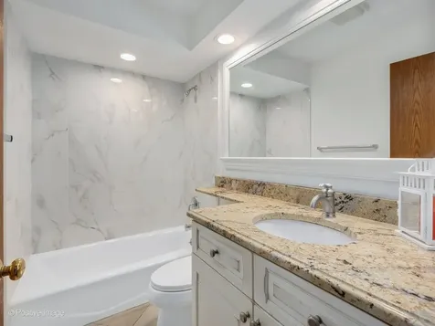 375 West Woodworth Place Roselle IL 60172