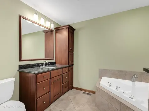 375 West Woodworth Place Roselle IL 60172