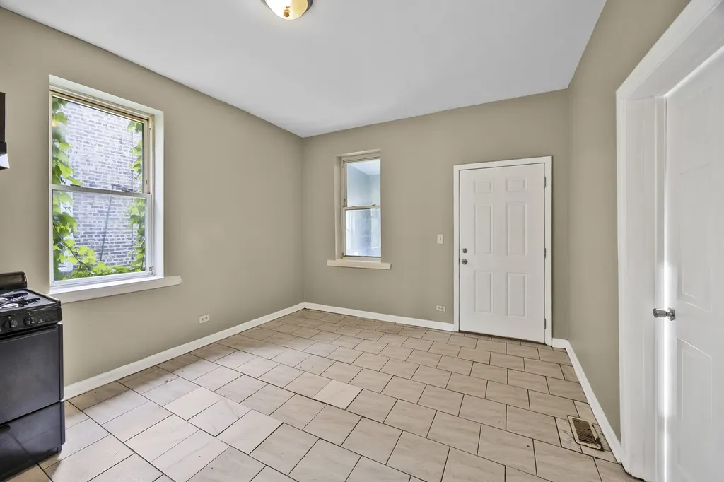 35 West 109th Street Chicago IL 60628