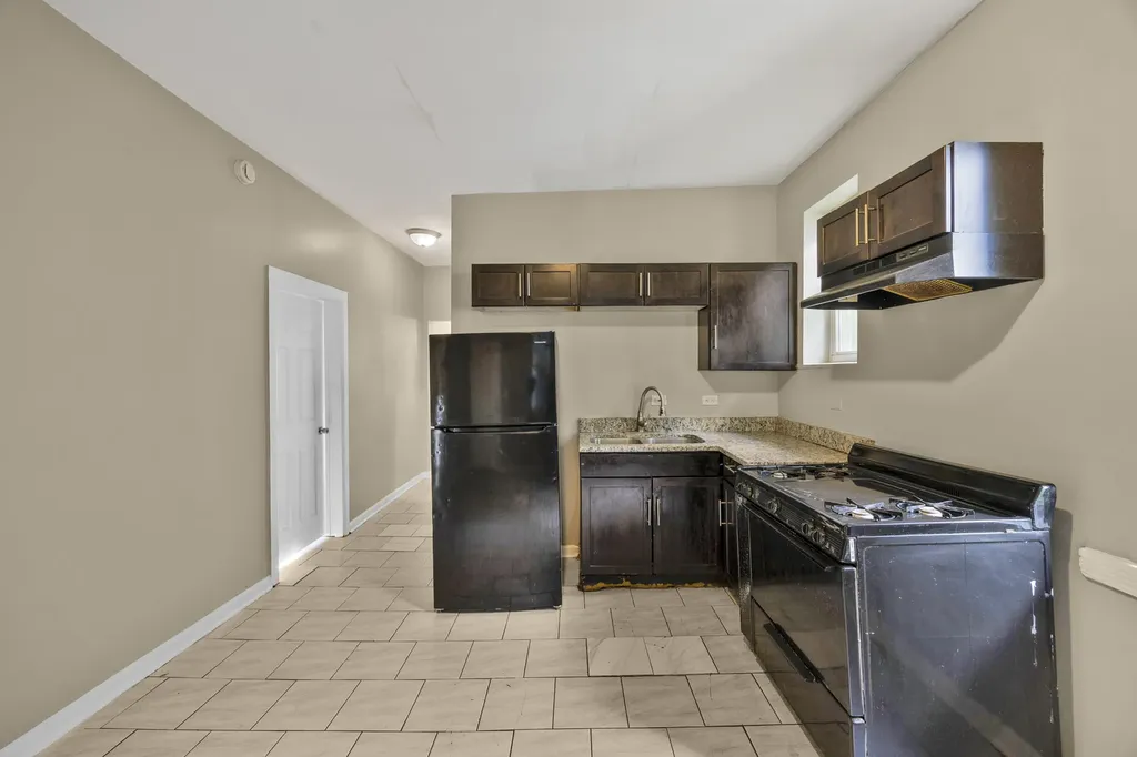 35 West 109th Street Chicago IL 60628