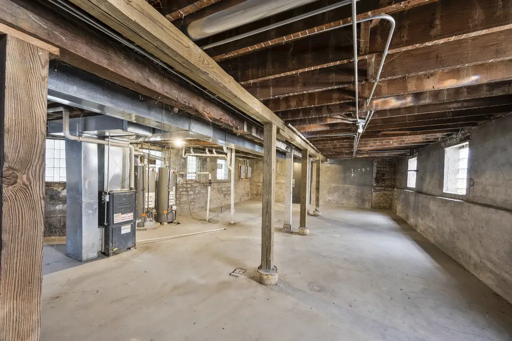 35 West 109th Street Chicago IL 60628