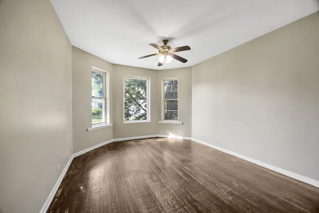 35 West 109th Street Chicago IL 60628