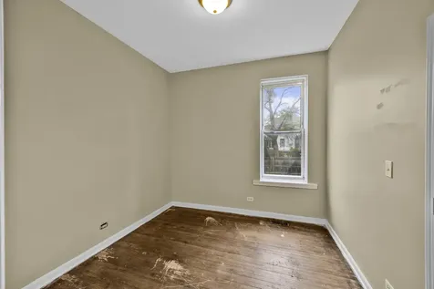 35 West 109th Street Chicago IL 60628