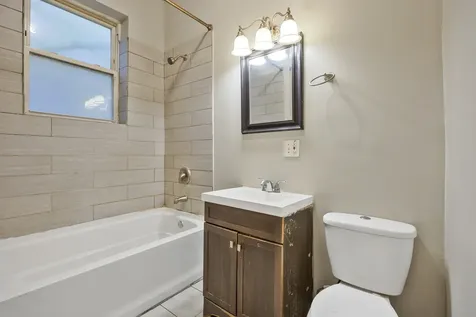 35 West 109th Street Chicago IL 60628