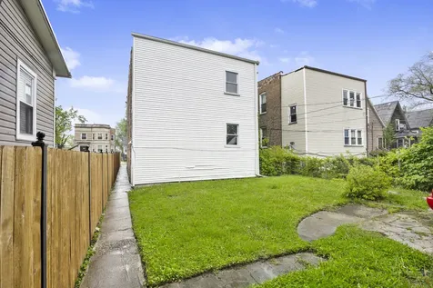 35 West 109th Street Chicago IL 60628