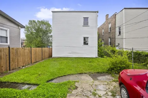 35 West 109th Street Chicago IL 60628