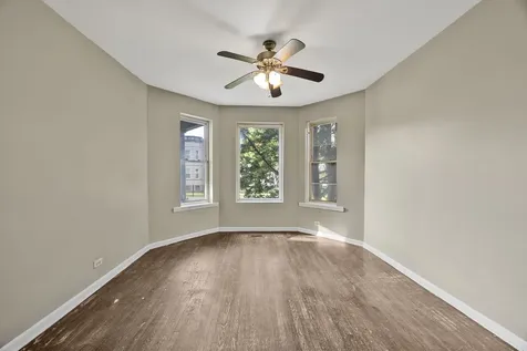 35 West 109th Street Chicago IL 60628