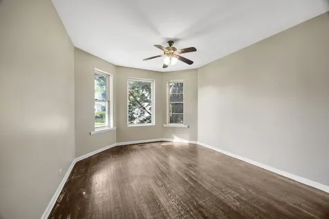 35 West 109th Street Chicago IL 60628