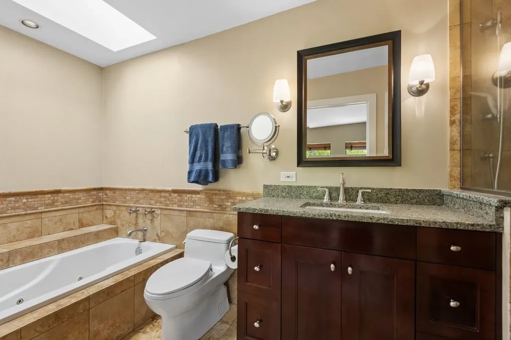 3100 North Kenmore Avenue Chicago IL 60657