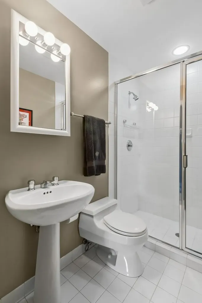 3100 North Kenmore Avenue Chicago IL 60657