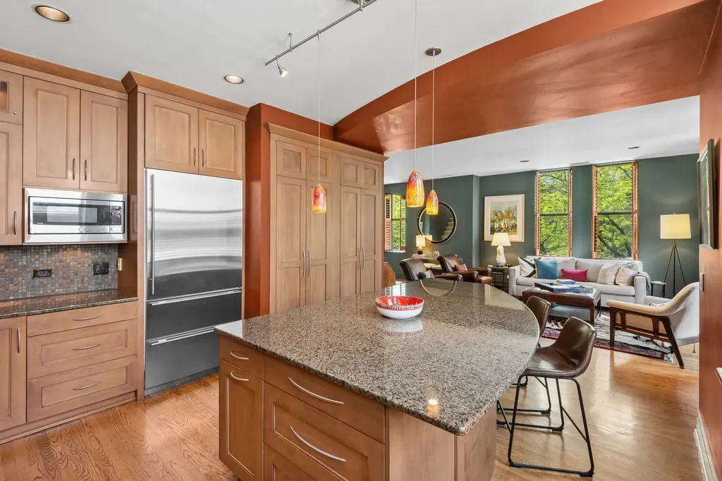 3100 North Kenmore Avenue Chicago IL 60657
