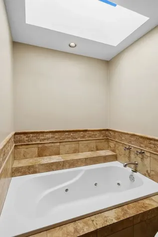 3100 North Kenmore Avenue Chicago IL 60657