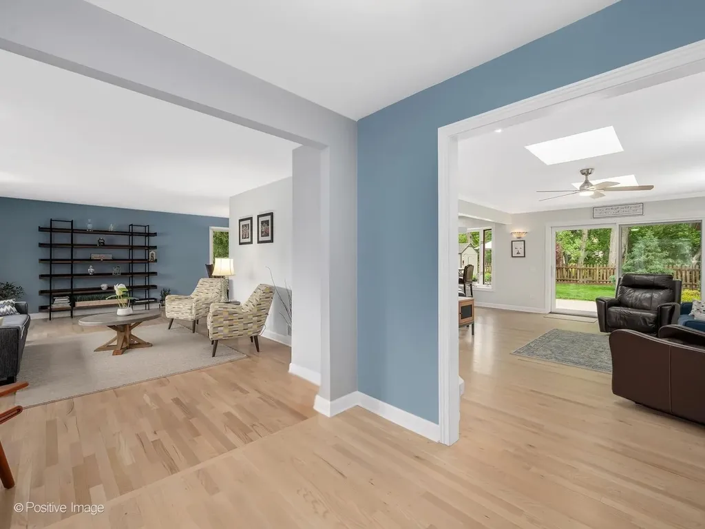 16W660 89TH Place Willowbrook IL 60527