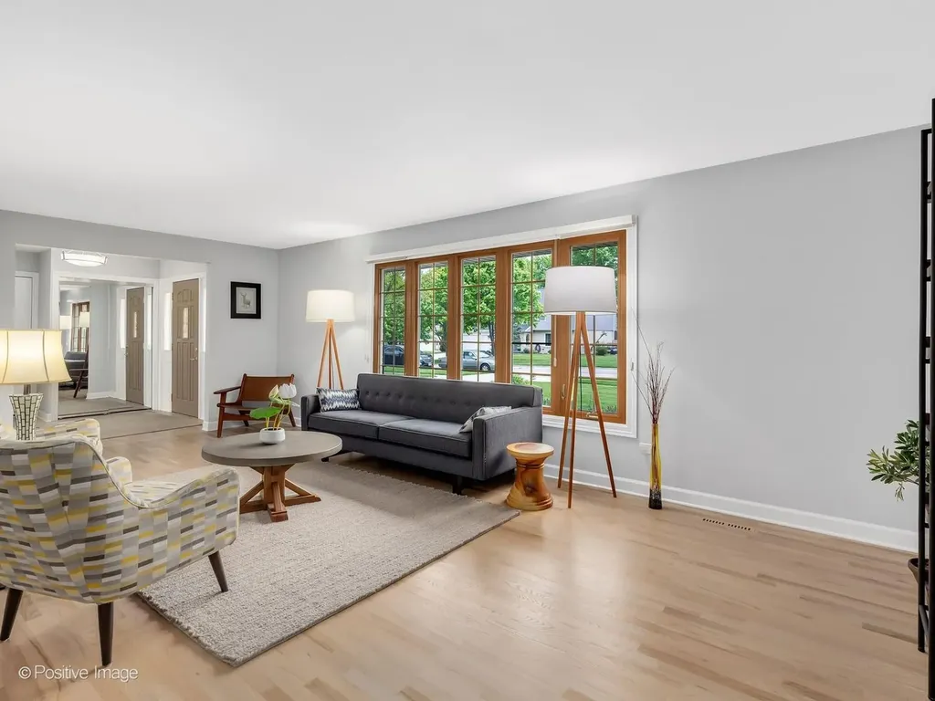 16W660 89TH Place Willowbrook IL 60527