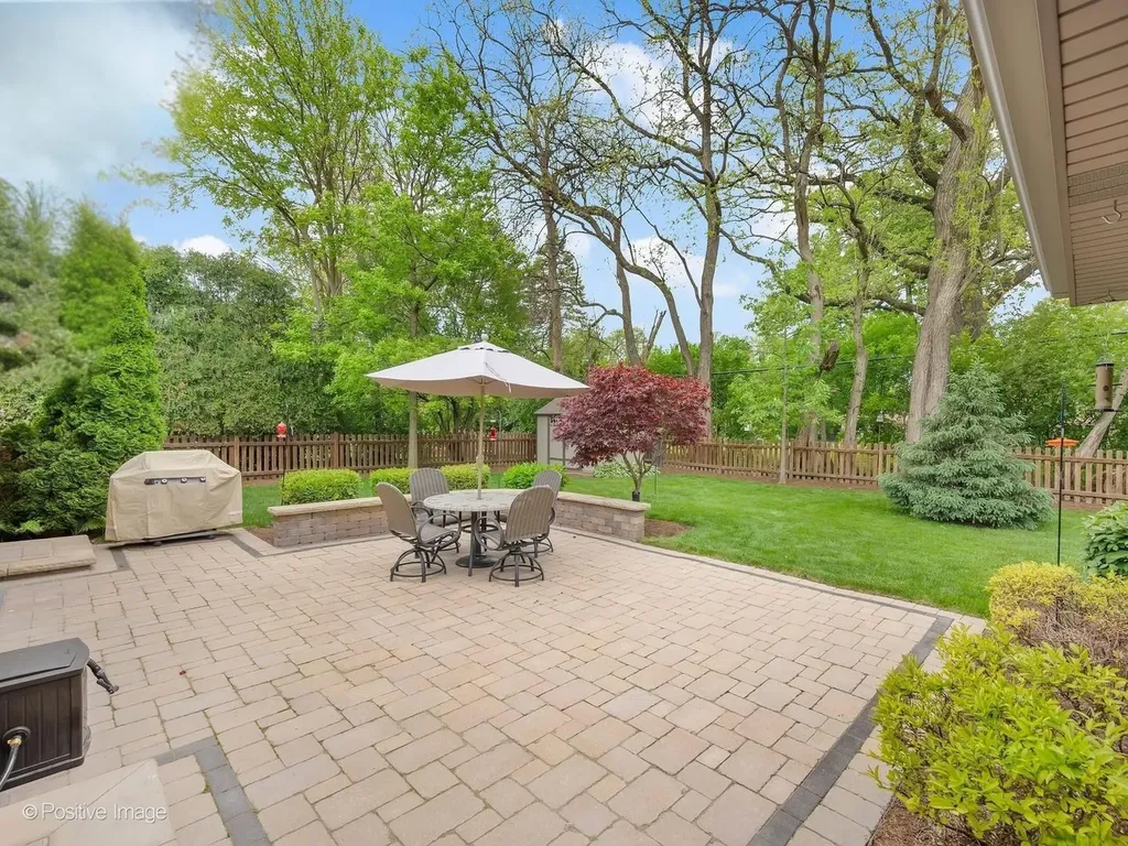 16W660 89TH Place Willowbrook IL 60527