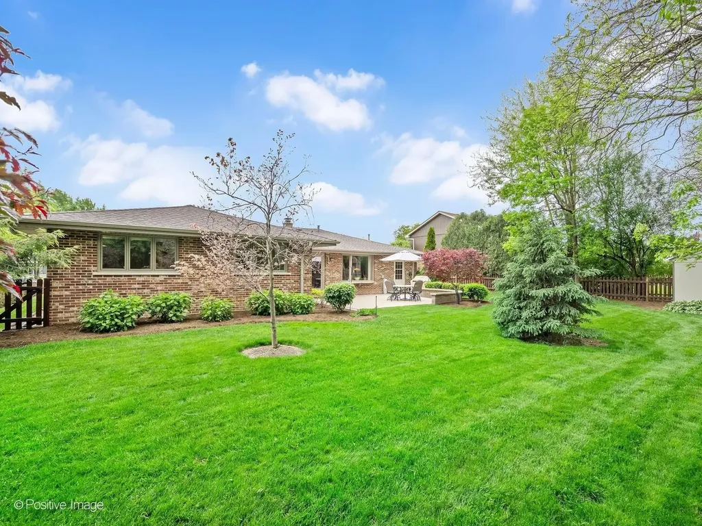 16W660 89TH Place Willowbrook IL 60527