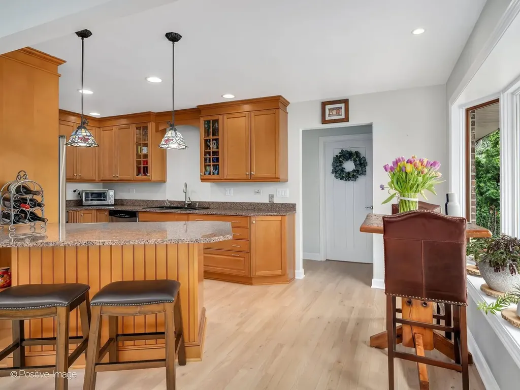 16W660 89TH Place Willowbrook IL 60527