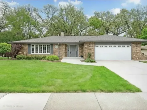 16W660 89TH Place Willowbrook IL 60527