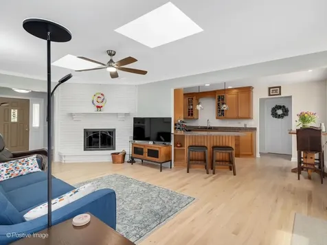 16W660 89TH Place Willowbrook IL 60527