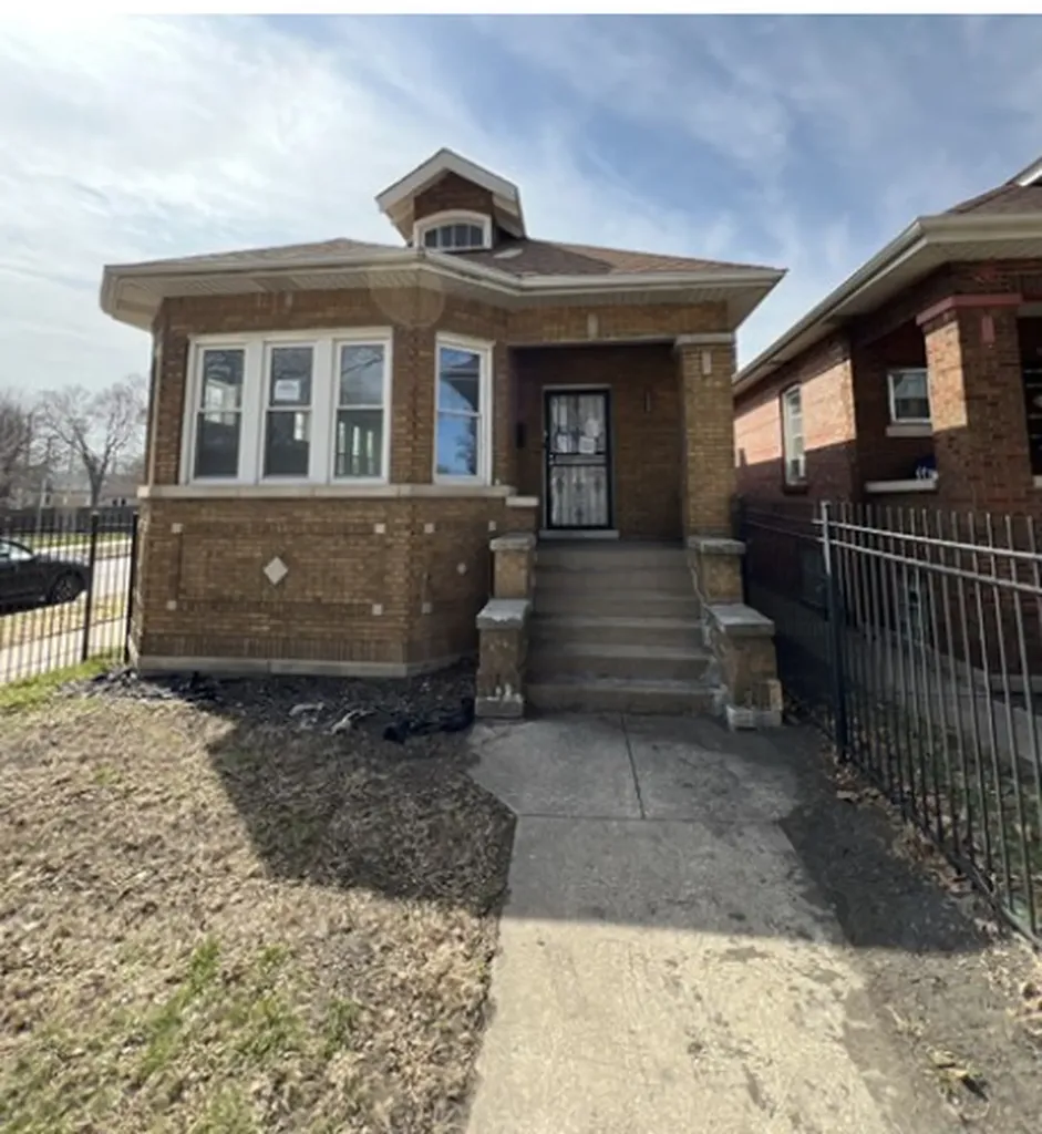 12258 South Eggleston Avenue Chicago IL 60628