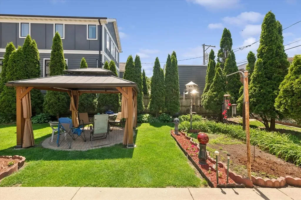 4924 North Seeley Avenue Chicago IL 60625